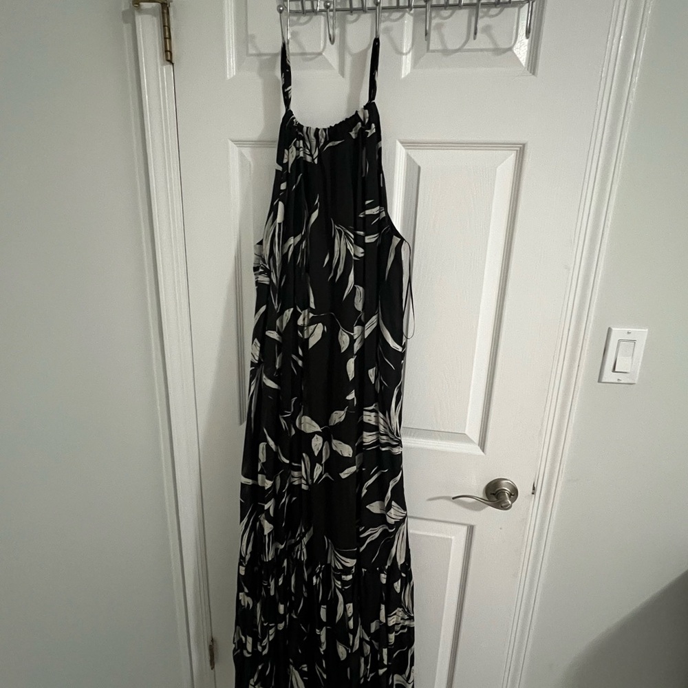 Elegant brand new with tag  Black and White Leaf Print Maxi Dress